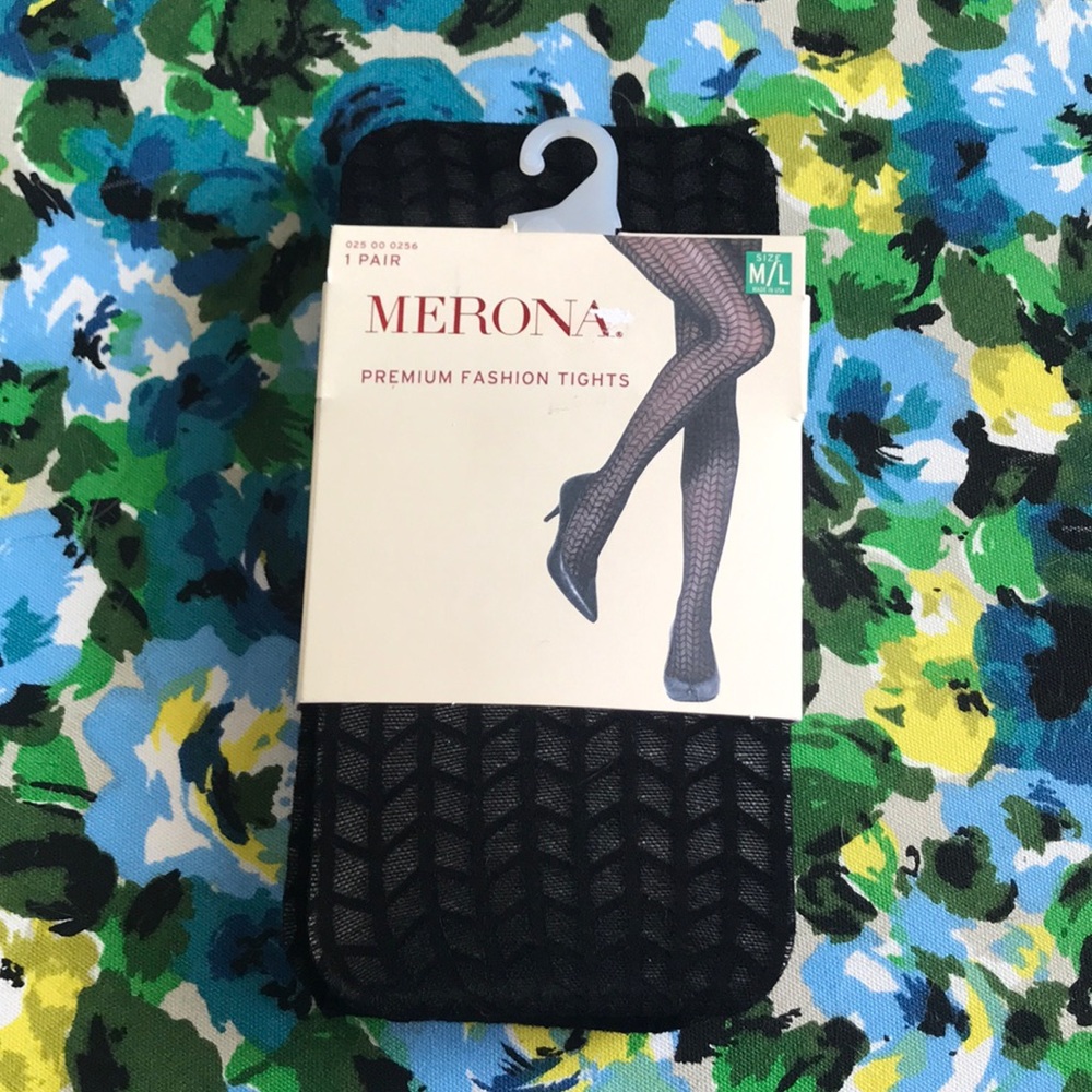 NWT - Women’s Merona Black chevron tights